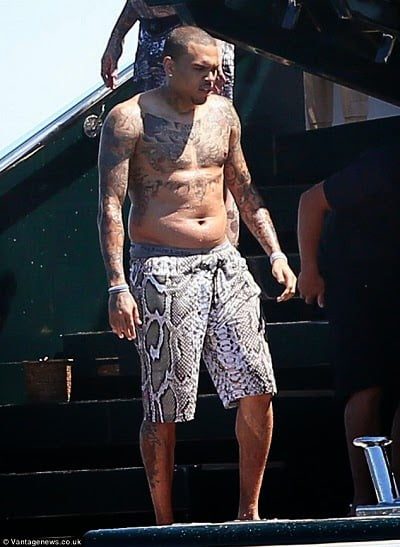 Chris-Brown-shows-moves-parties-yacht-St-Tropez.html