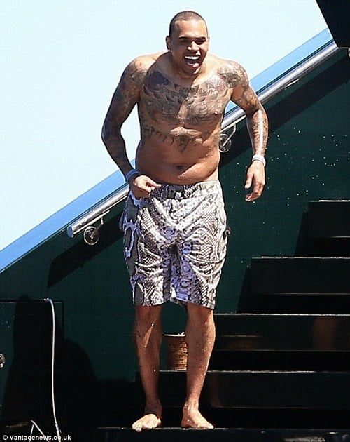 Chris-Brown-shows-moves-parties-yacht-St-Tropez.html