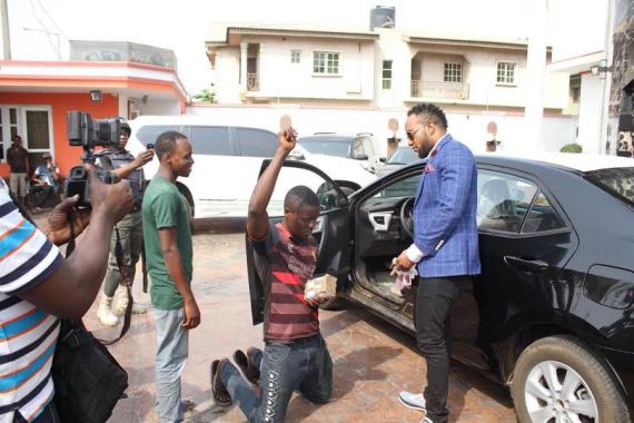 Kcee aka 'EMoney' gives away brand new car and cash gift to street hawker
