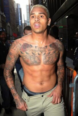 Photos: Chris Brown Without Shirt And Without Abs