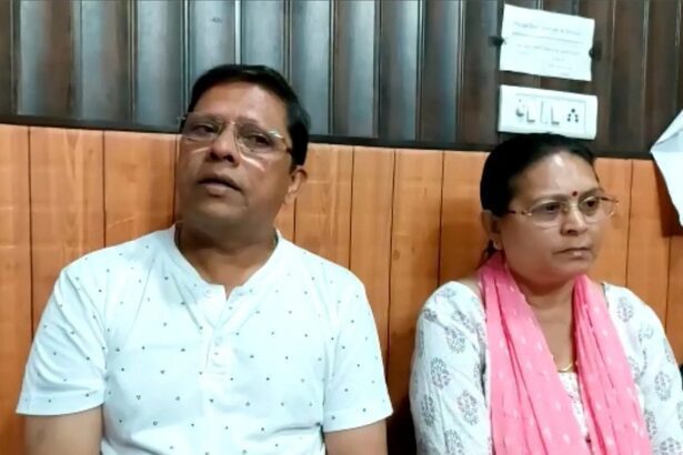 Indian Couple Sues Son For Lack of Grandkids Sanjeev Ranjan Prasad, left, and Sadhana Prasad at a lawyer’s office